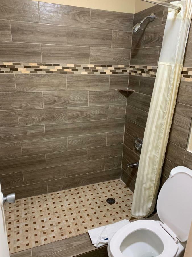 Guest Inn And Suites Houston Room photo